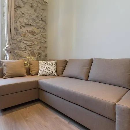 Super Emplacement Charmant Et Lumineux 2 Pieces * Antibes