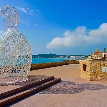 Super Emplacement Charmant Et Lumineux 2 Pieces * Antibes